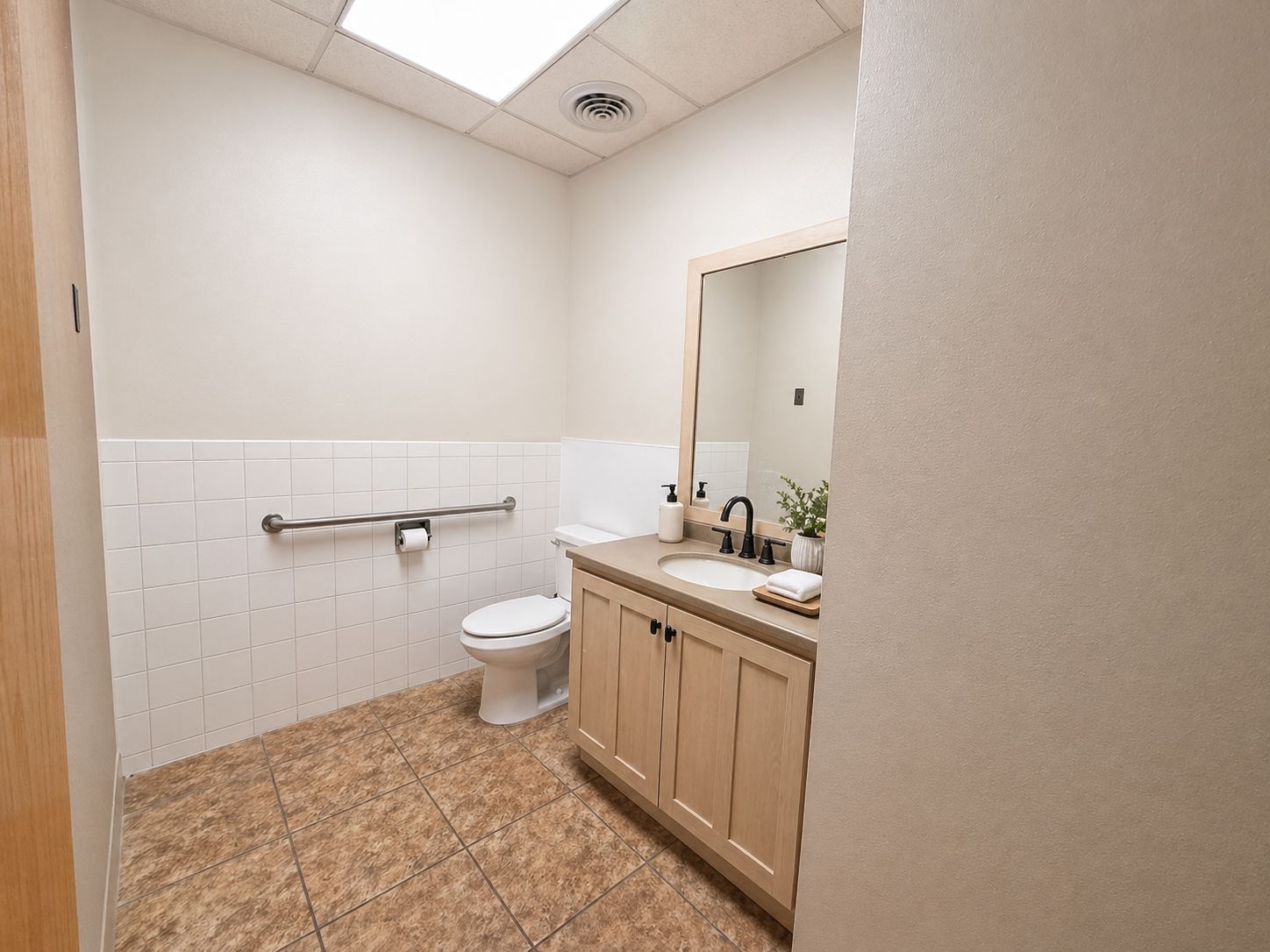 7.104b-bathroom